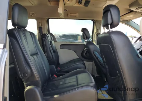 2016 Chrysler Town & Country Touring z USA, uszkodzony, nr VIN 2C4RC1BG3GR287381